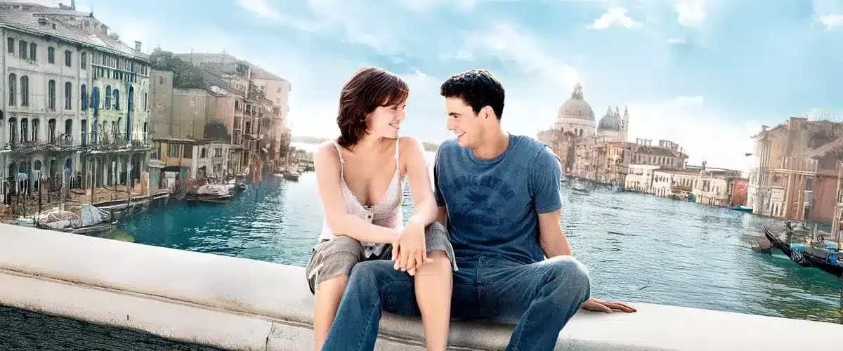 Mandy Moore and Matthew Goode with Venice behind them in Chasing Liberty (2004)