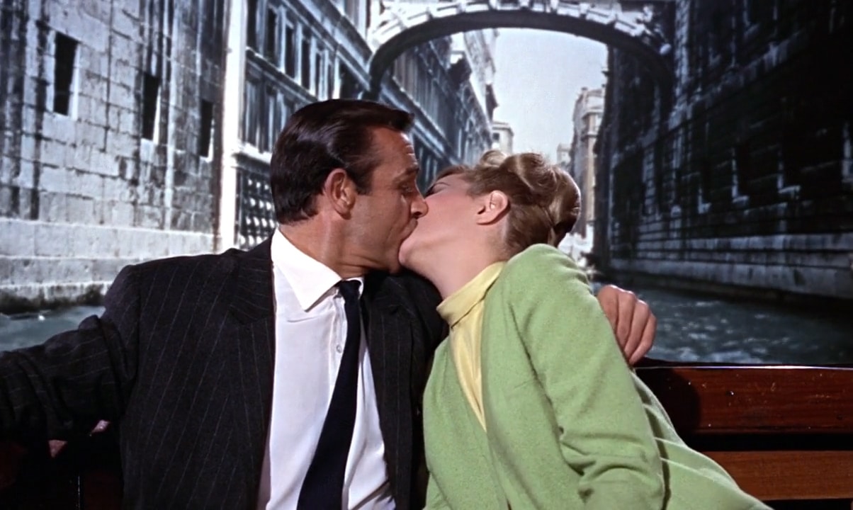 Bond and Tatiana kiss with the Bridge of Sighs behind them.