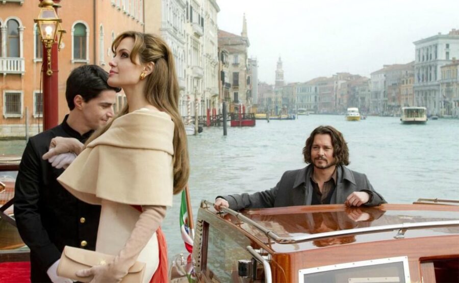 Angelina Jolie and Johnny Depp in The Tourist