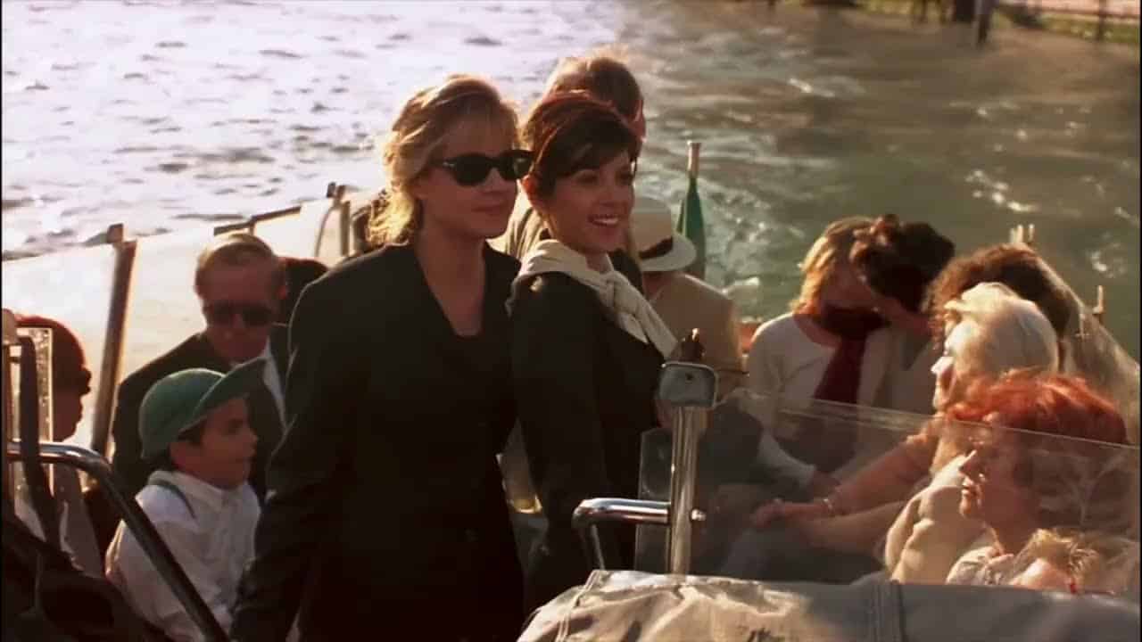 Marisa Tomei and Bonnie Hunt on a boat in Venice in Only You (1994)