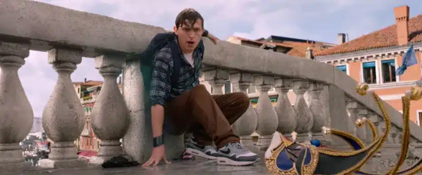 Peter Parker soaked and confused by the attack on Rialto bridge.